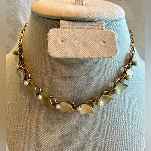 Vintage gold toned necklace